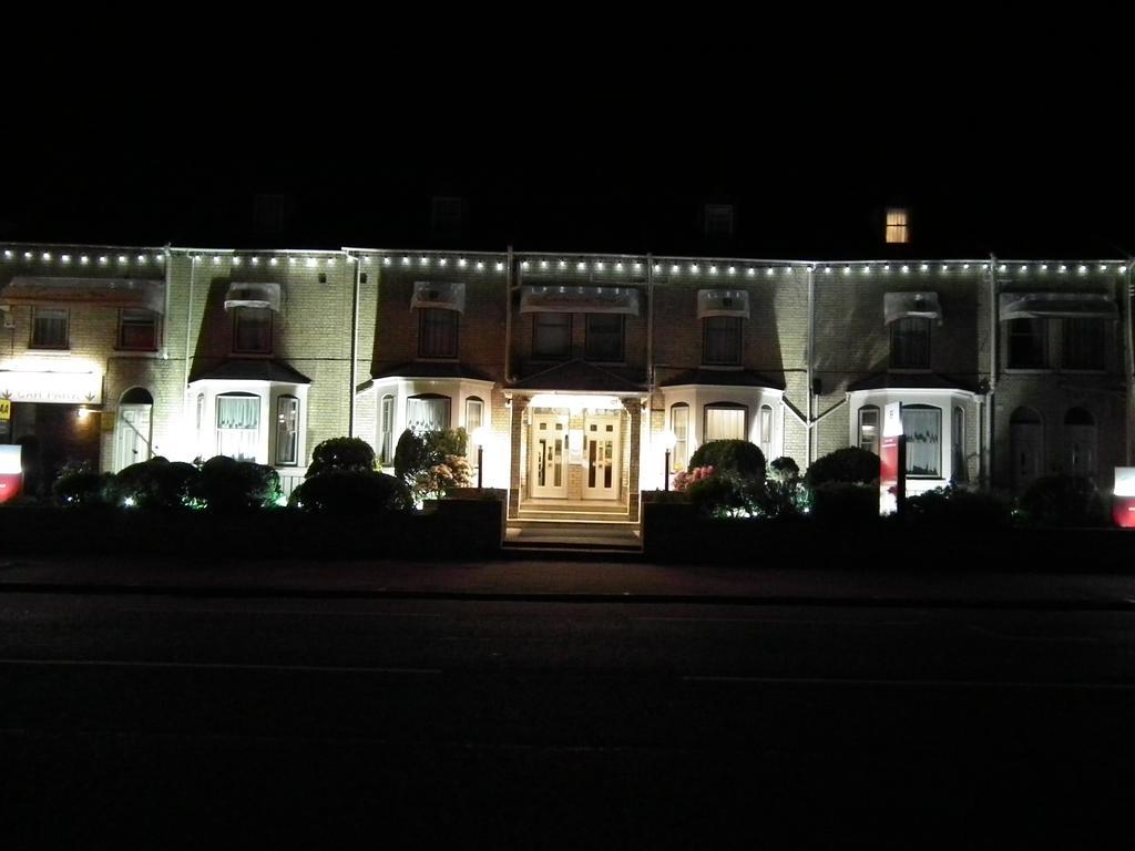 Centennial Hotel Cambridge  Exterior photo